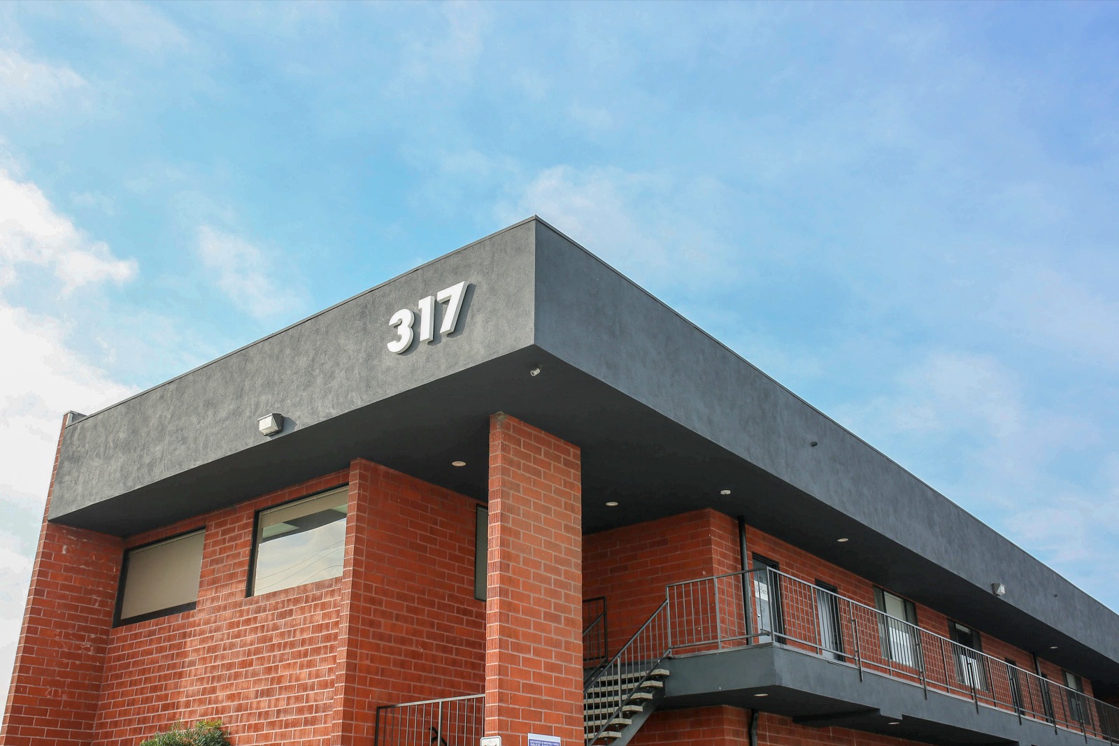 317 S Isis Ave
